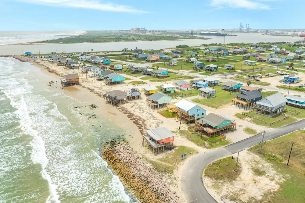 1106 White Cap Drive Surfside Beach, TX 77541