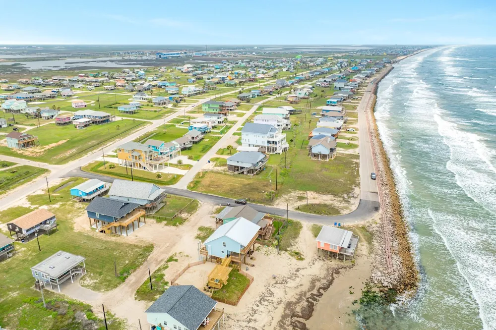 1106 White Cap Drive Surfside Beach, TX 77541