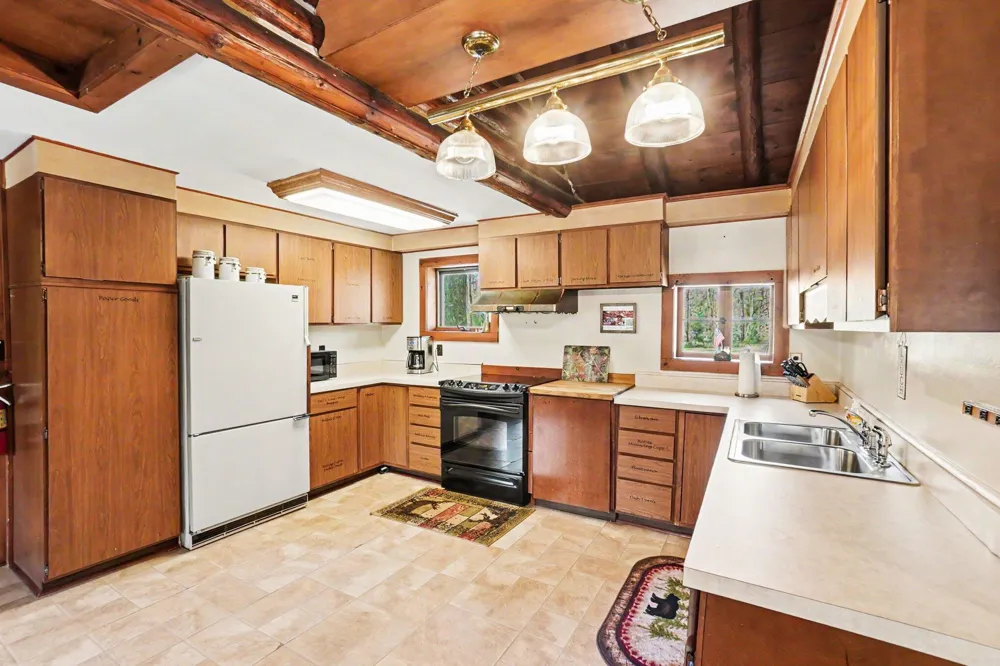 7235 E Ridge Road Branch, MI 49402