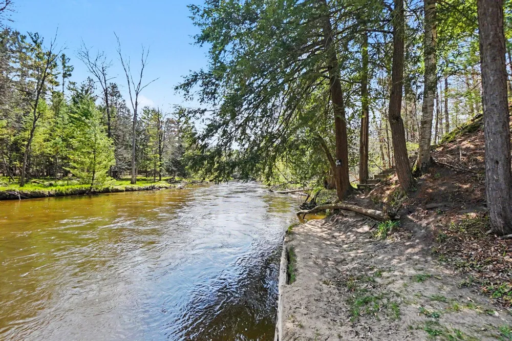 7235 E Ridge Road Branch, MI 49402