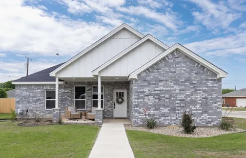 2112 Brooke Lane