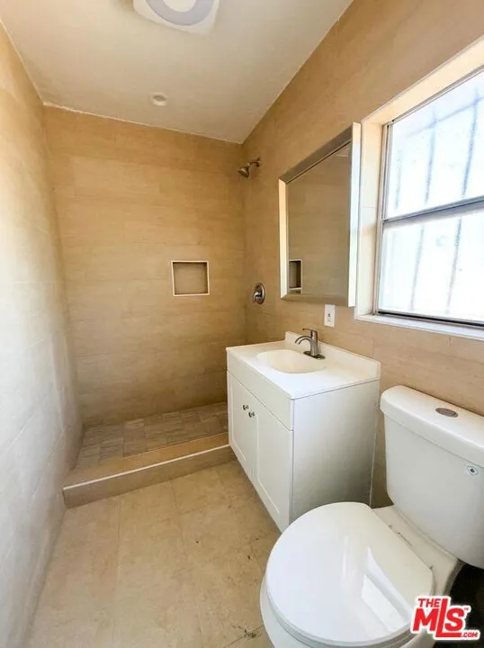 10218 Darby Avenue #4 Inglewood, CA 90303