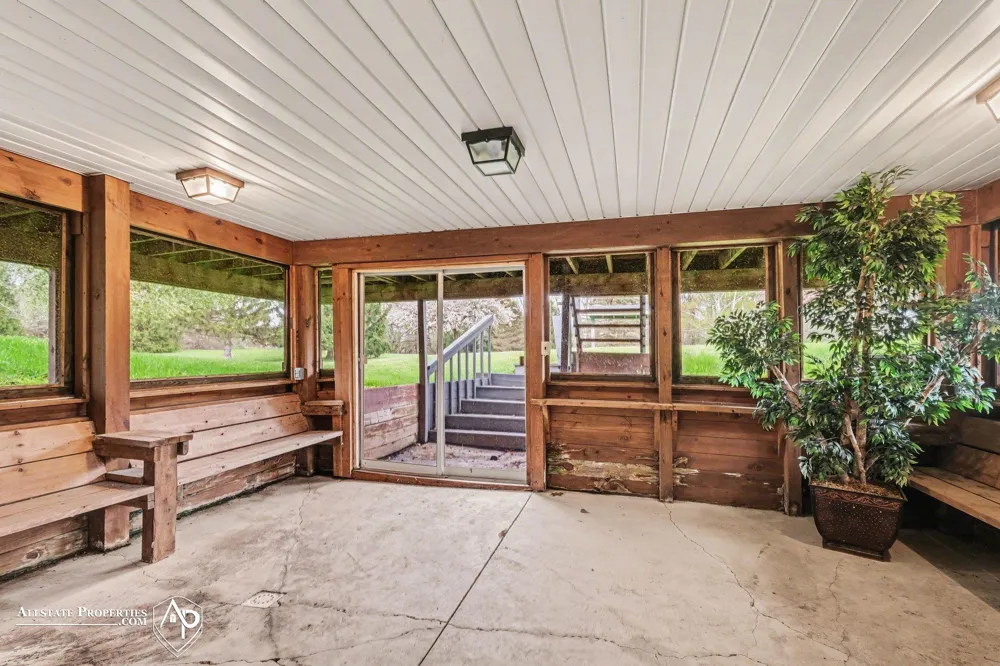 12301 S New Lothrop Road Burns Township, MI 48418
