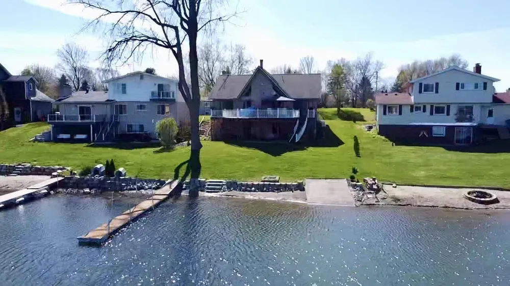 3750 Loch Drive Highland, MI 48357