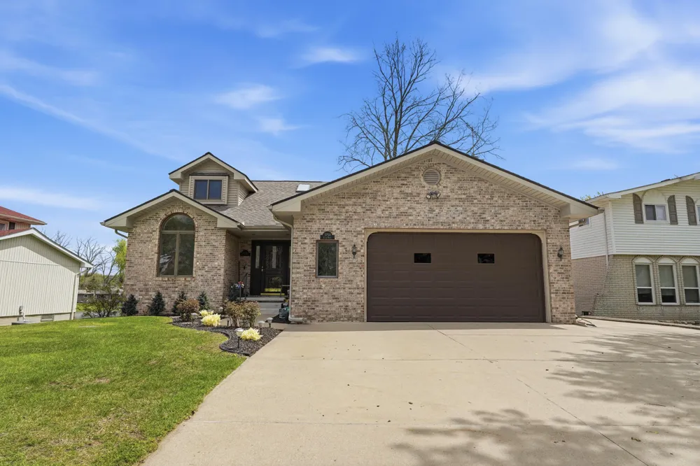 3750 Loch Drive Highland, MI 48357