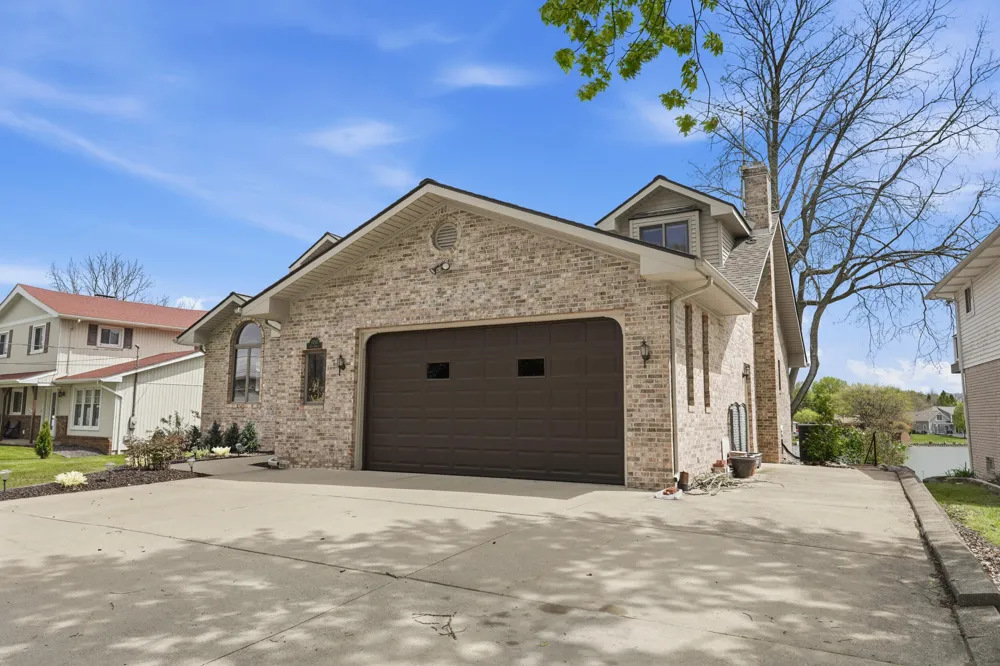 3750 Loch Drive Highland, MI 48357