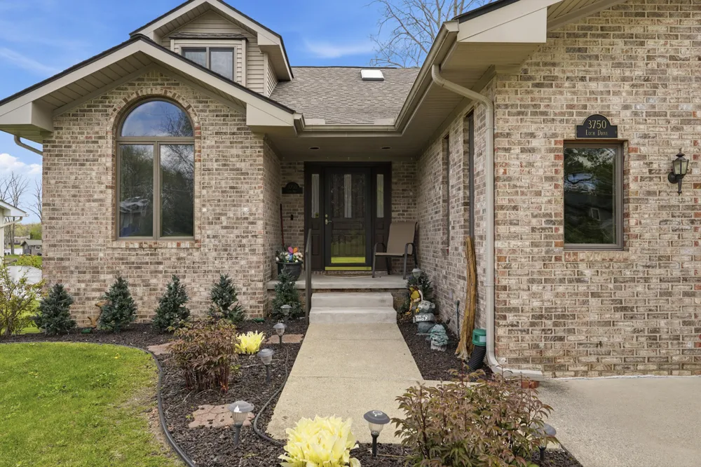 3750 Loch Drive Highland, MI 48357