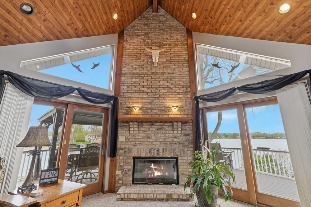 3750 Loch Drive Highland, MI 48357