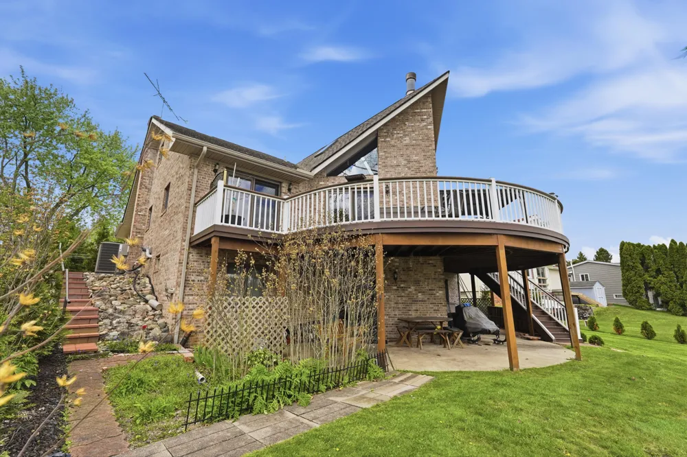 3750 Loch Drive Highland, MI 48357