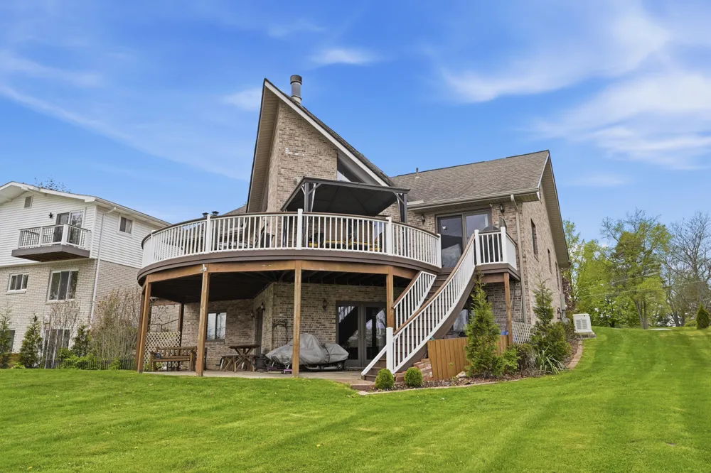 3750 Loch Drive Highland, MI 48357