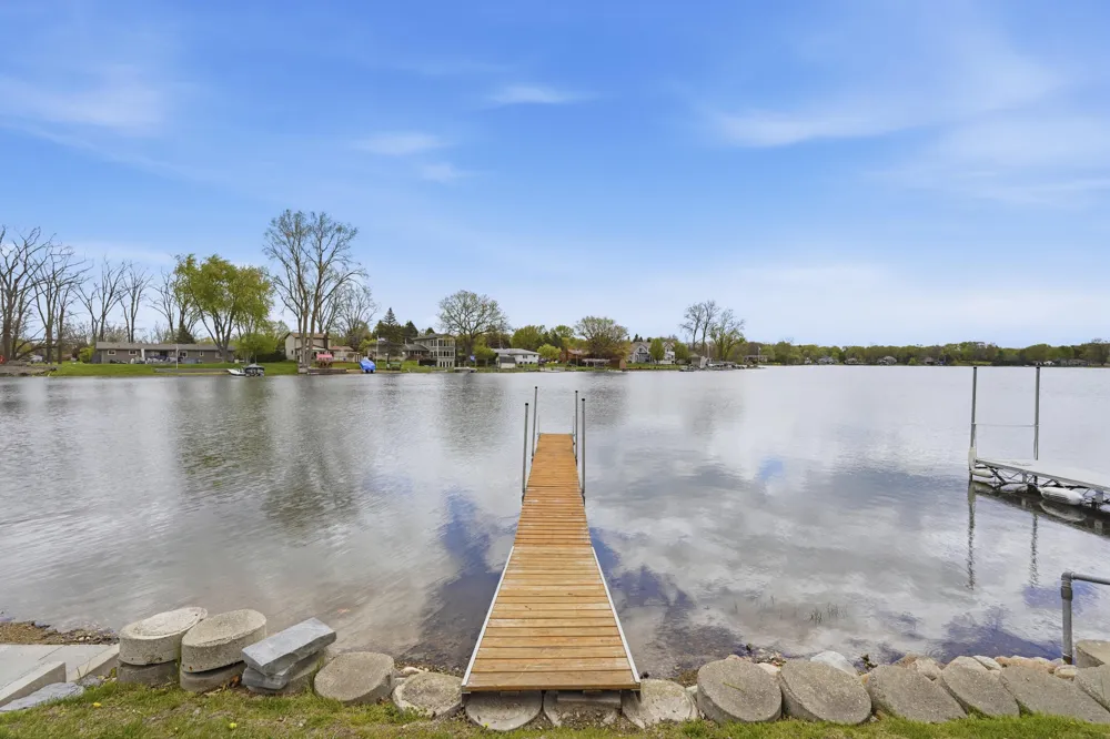 3750 Loch Drive Highland, MI 48357