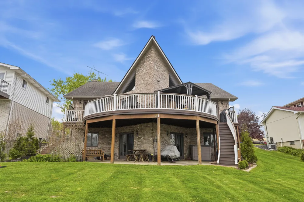 3750 Loch Drive Highland, MI 48357