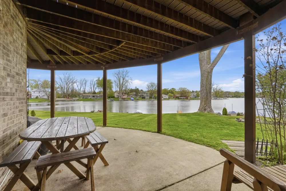 3750 Loch Drive Highland, MI 48357