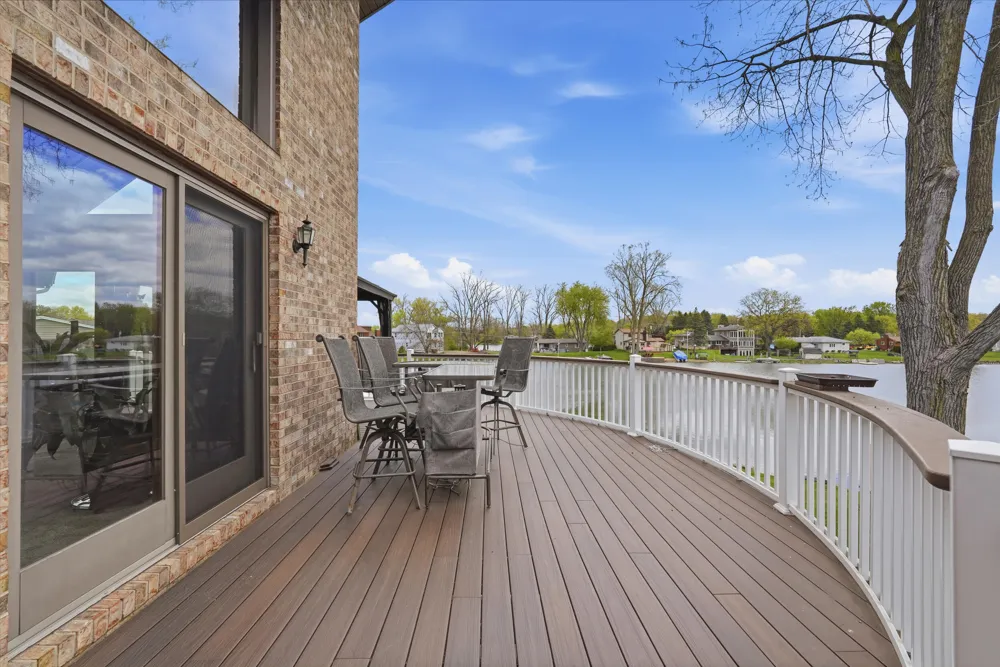 3750 Loch Drive Highland, MI 48357