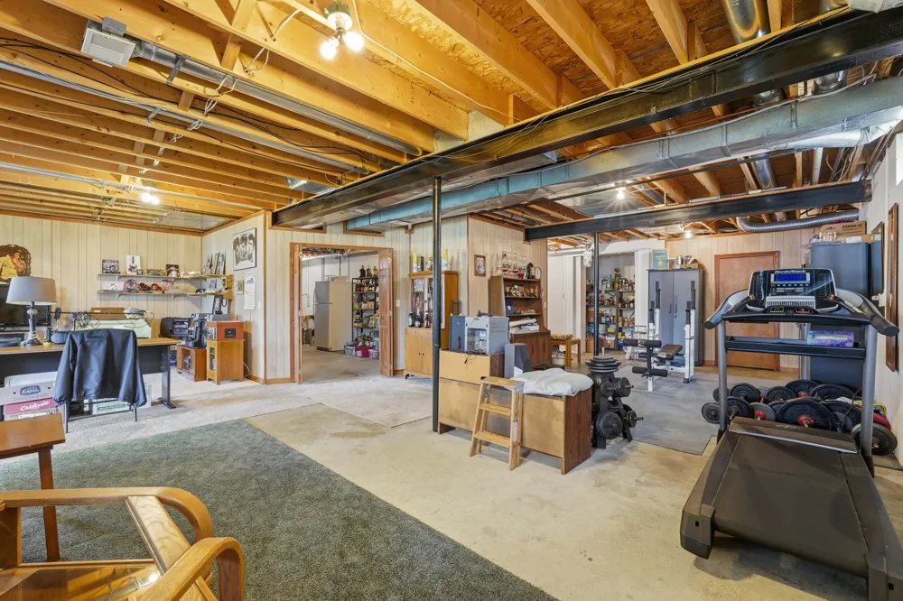 3750 Loch Drive Highland, MI 48357