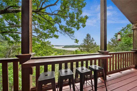 11390 Oak Leaf Circle