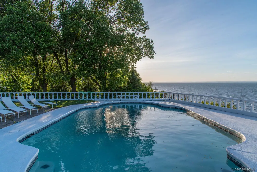 10 Beach Hill Drive Northport, NY 11768