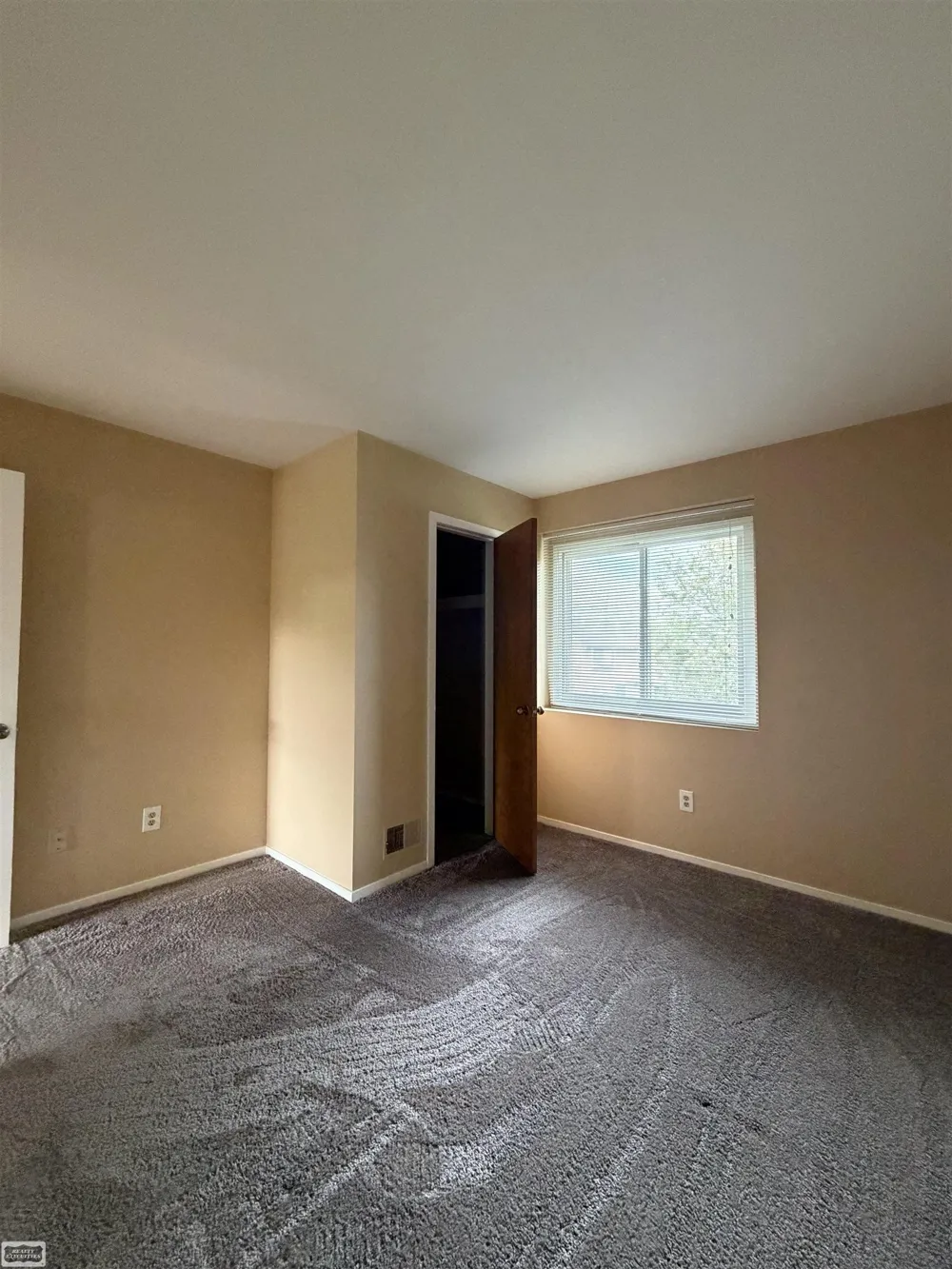 31867 Nardelli Lane Roseville City, MI 48066
