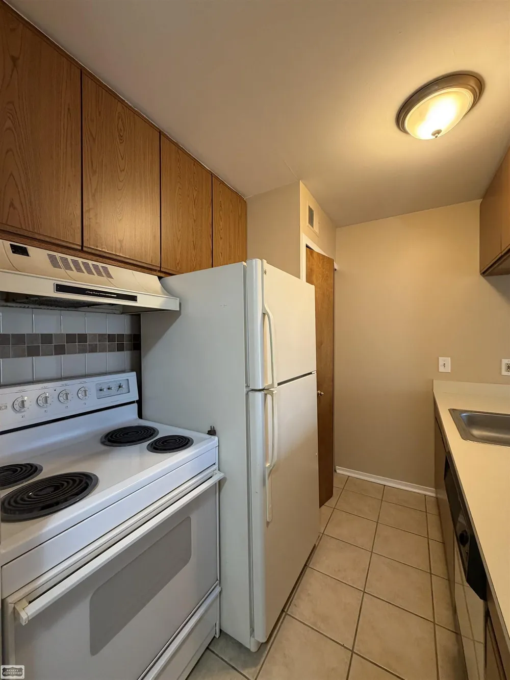31867 Nardelli Lane Roseville City, MI 48066