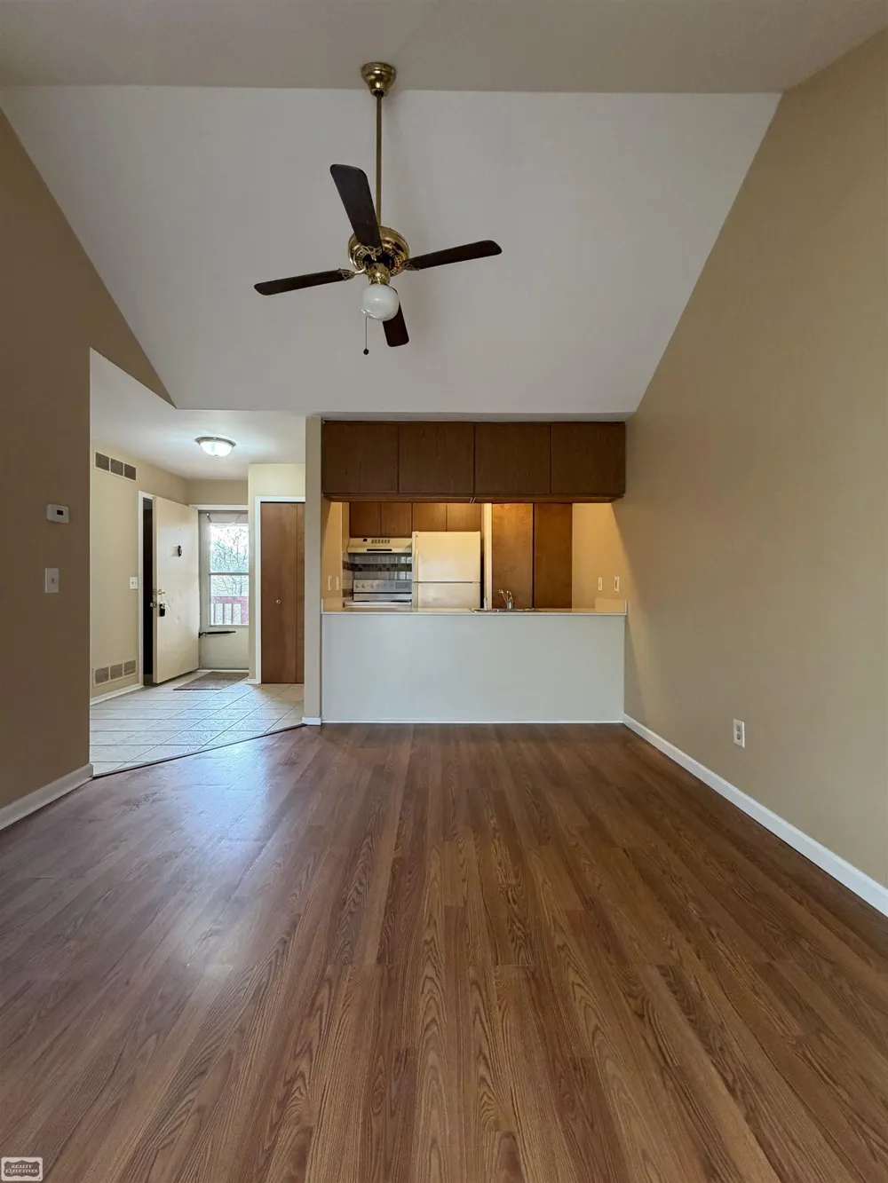 31867 Nardelli Lane Roseville City, MI 48066