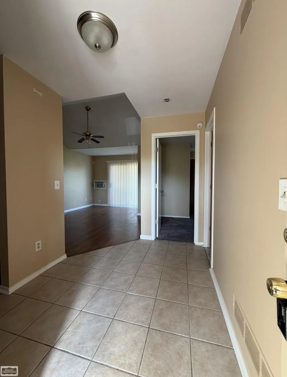 31867 Nardelli Lane Roseville City, MI 48066