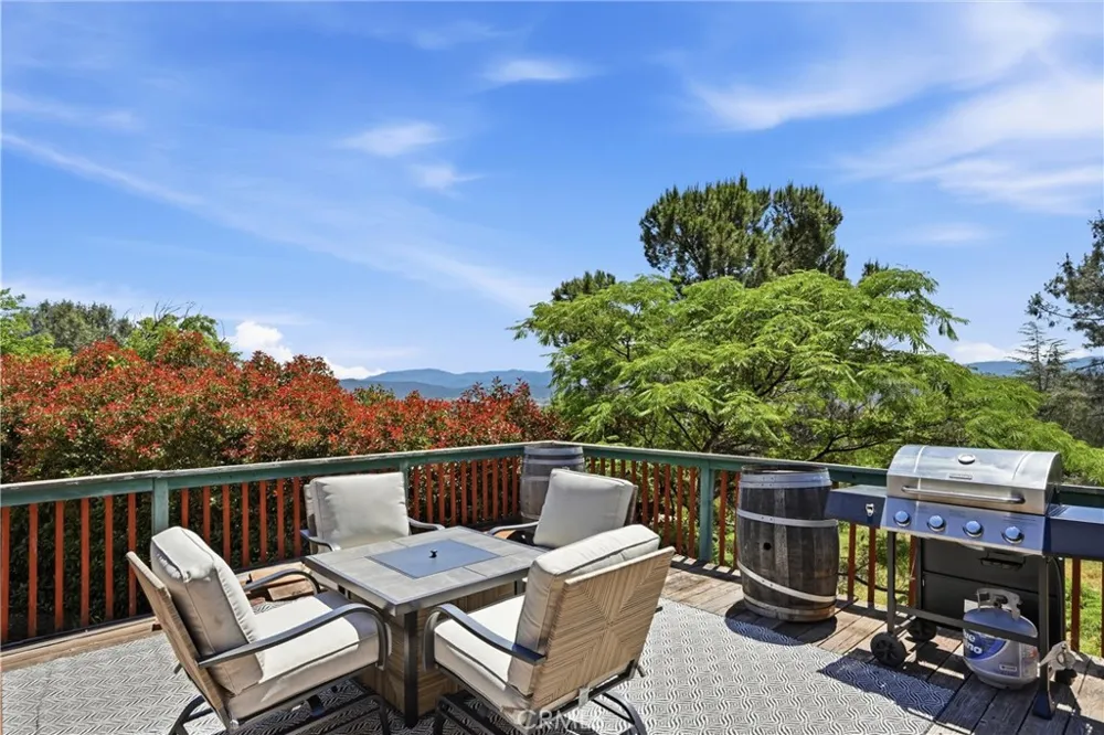 17860 Deer Hill Hidden Valley Lake, CA 95467