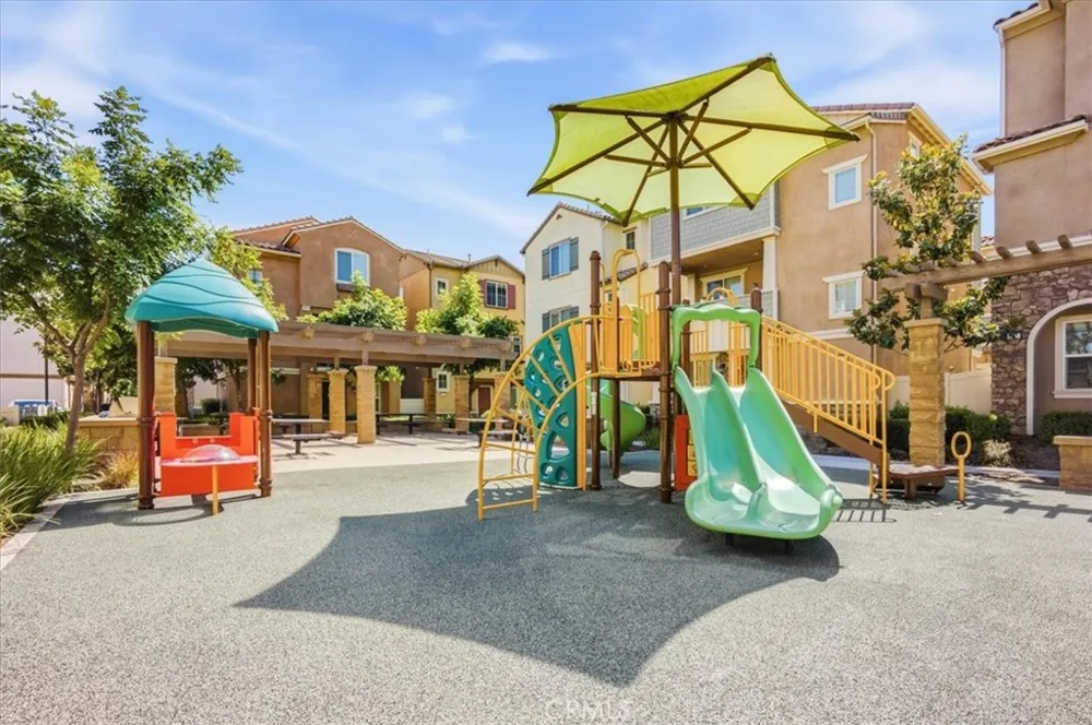 786 Plum #108 Pomona, CA 91767