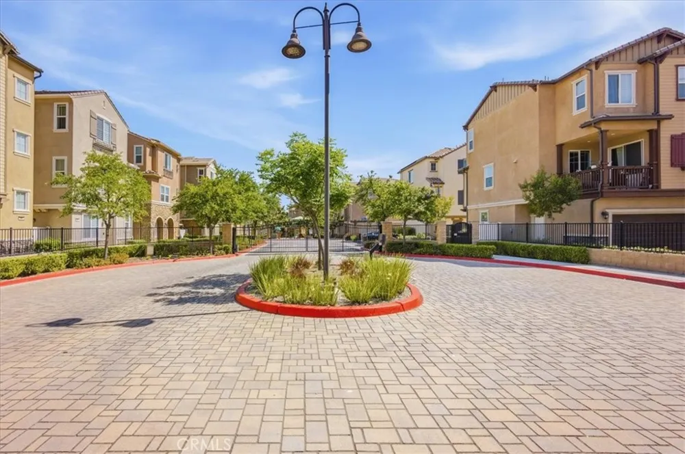 786 Plum #108 Pomona, CA 91767