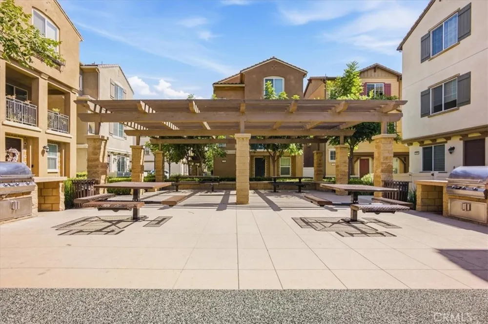 786 Plum #108 Pomona, CA 91767