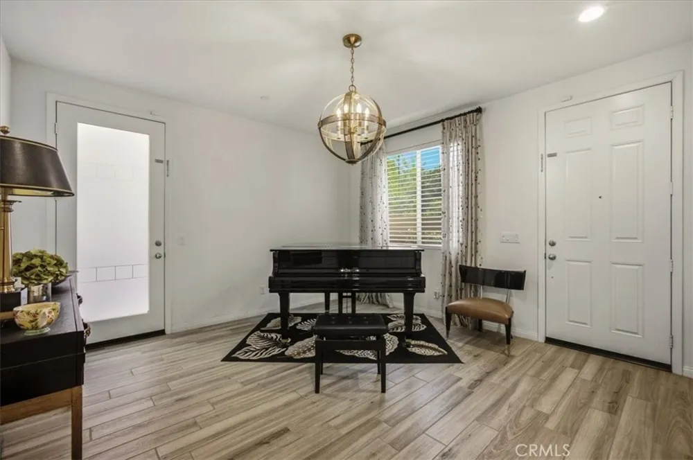 786 Plum #108 Pomona, CA 91767
