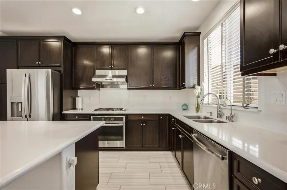 786 Plum #108 Pomona, CA 91767