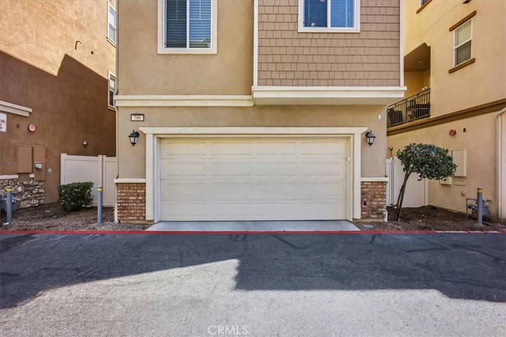786 Plum #108 Pomona, CA 91767