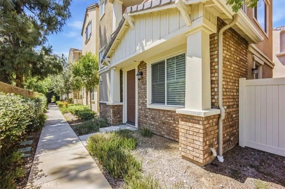 786 Plum #108 Pomona, CA 91767