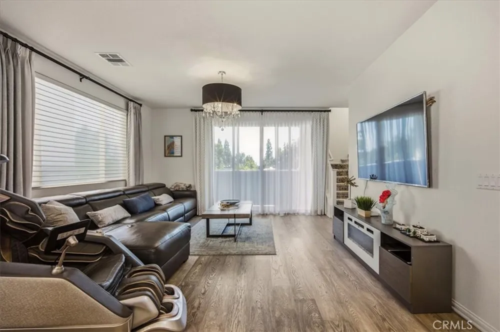 786 Plum #108 Pomona, CA 91767
