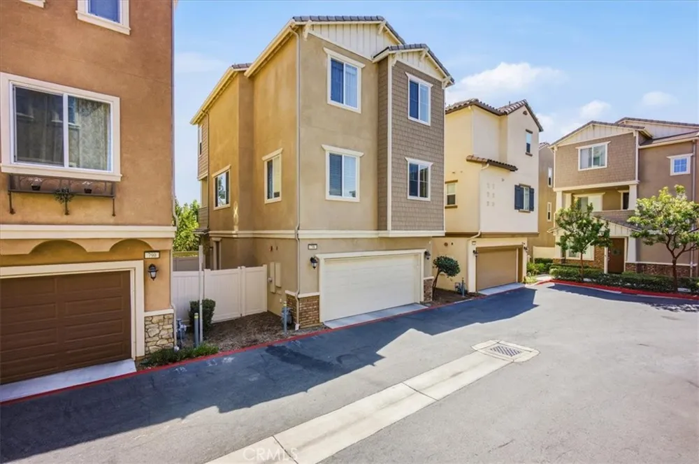 786 Plum #108 Pomona, CA 91767