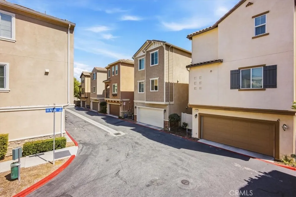 786 Plum #108 Pomona, CA 91767