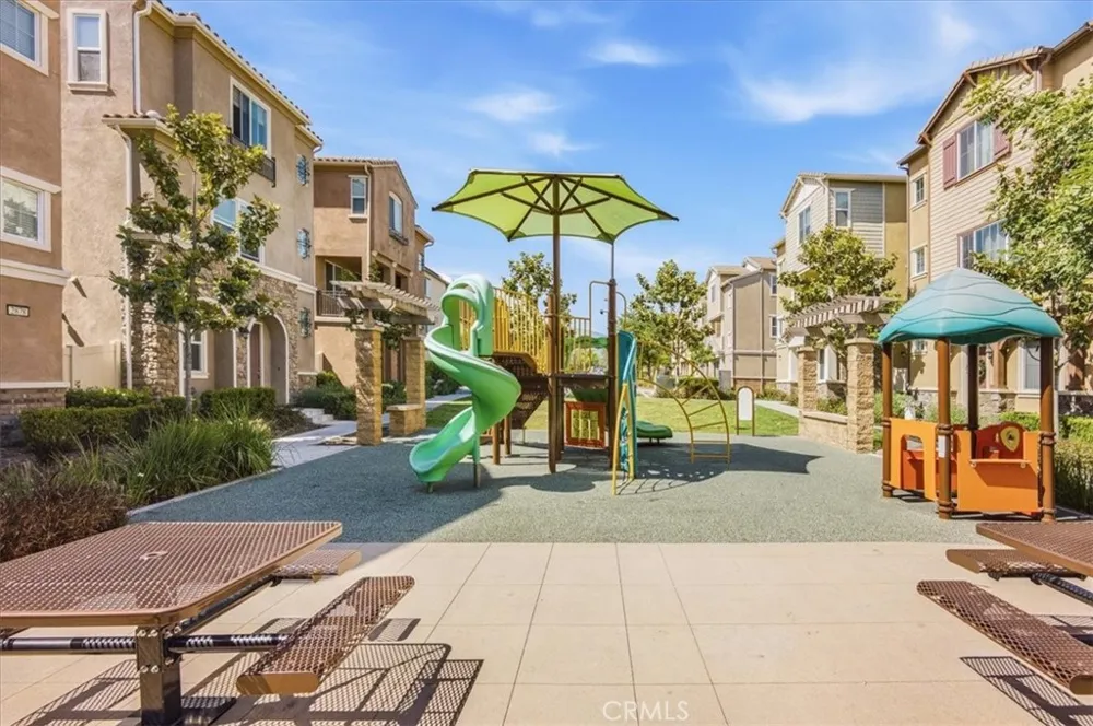 786 Plum #108 Pomona, CA 91767