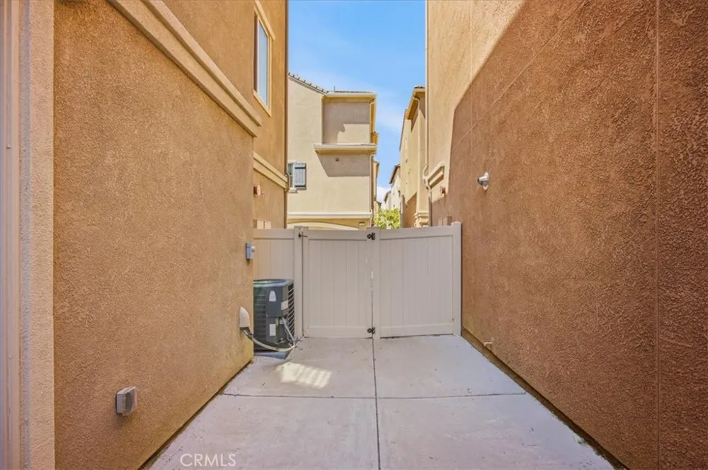 786 Plum #108 Pomona, CA 91767