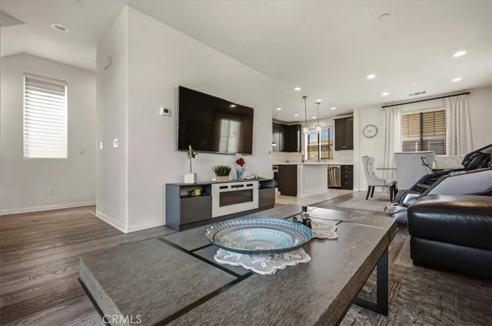 786 Plum #108 Pomona, CA 91767