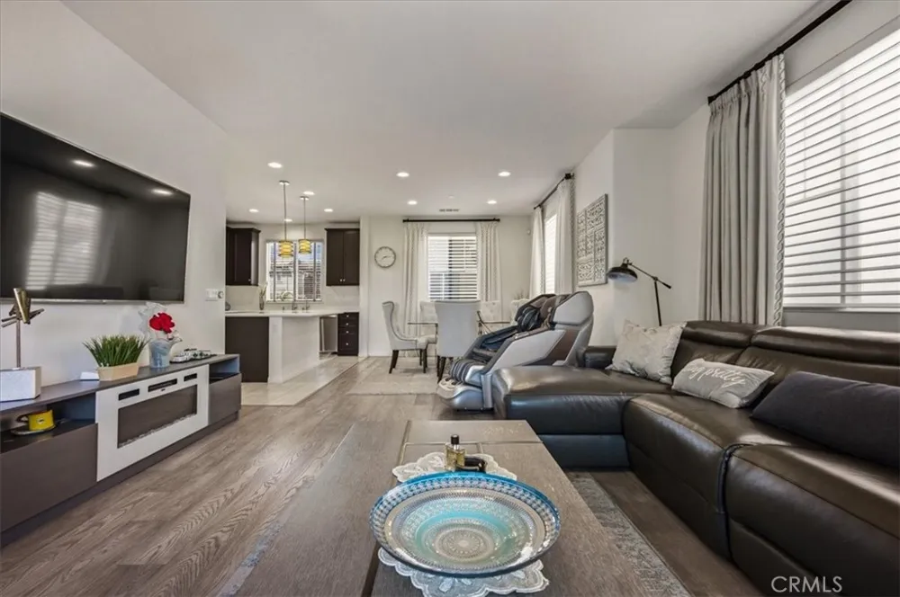 786 Plum #108 Pomona, CA 91767