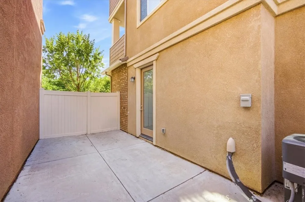 786 Plum #108 Pomona, CA 91767