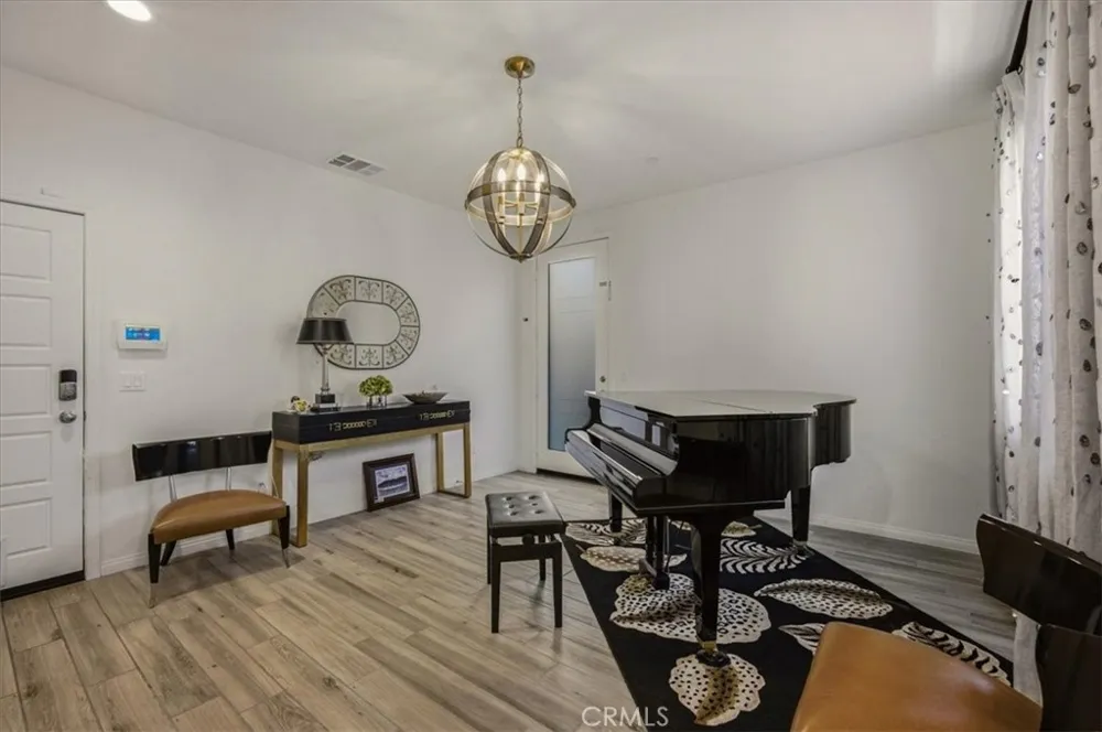 786 Plum #108 Pomona, CA 91767