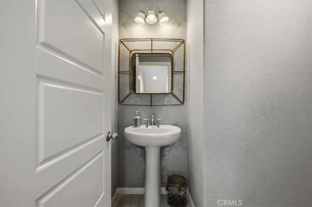 786 Plum #108 Pomona, CA 91767
