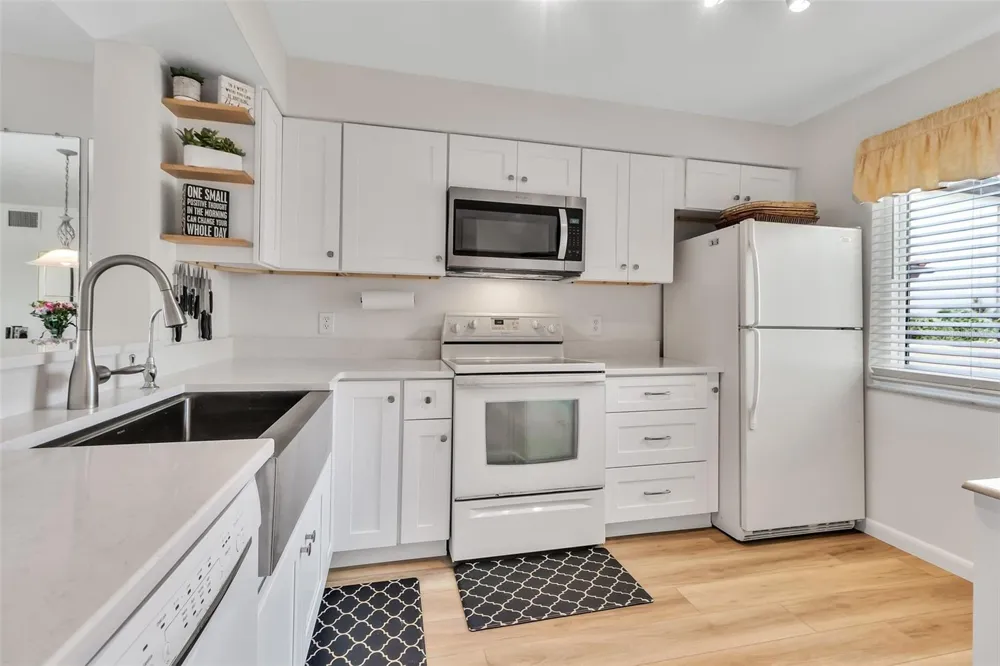 5224 LAKE VILLAGE DRIVE #67 Sarasota, FL 34235