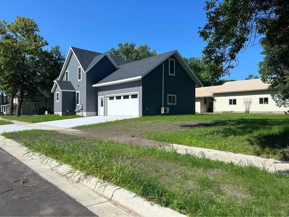 712 Pine Street Dawson, MN 56232