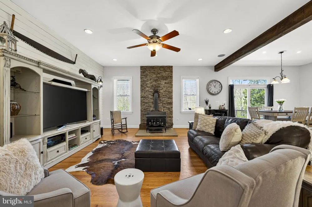 7312 OAK LANE Marshall, VA 20115