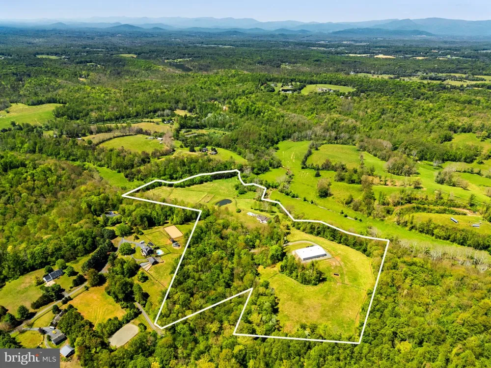 7312 OAK LANE Marshall, VA 20115
