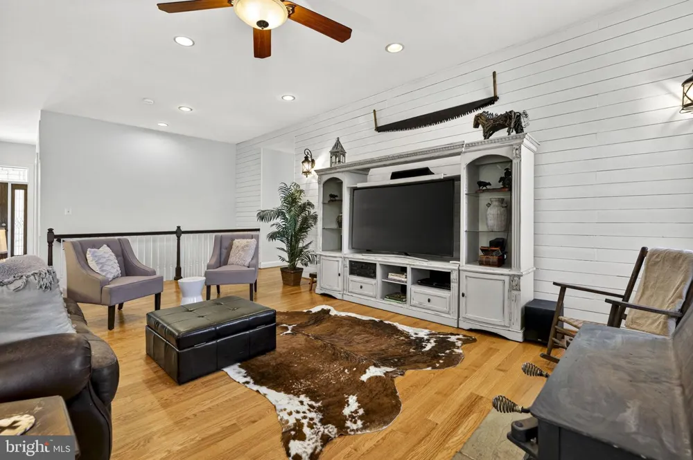 7312 OAK LANE Marshall, VA 20115