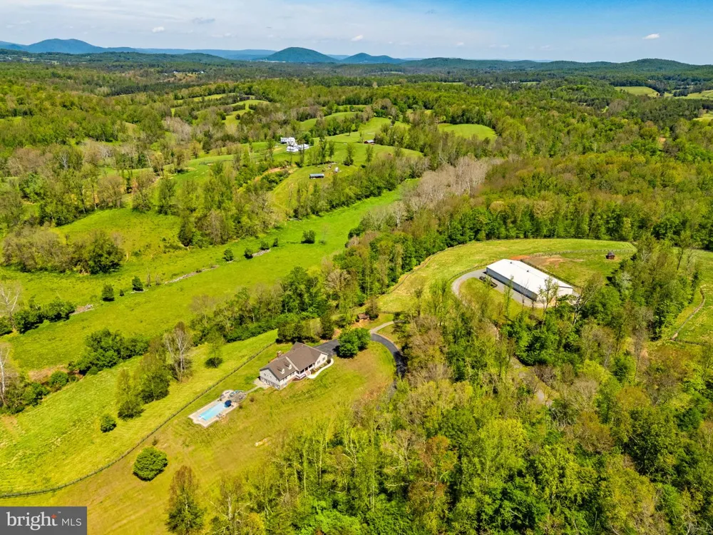 7312 OAK LANE Marshall, VA 20115