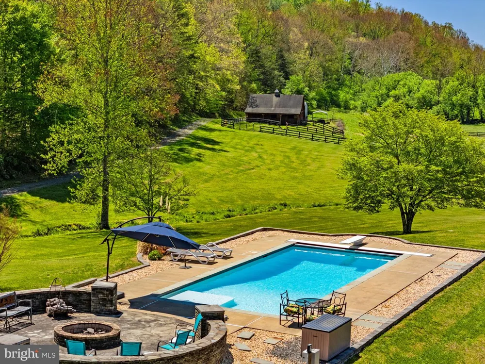 7312 OAK LANE Marshall, VA 20115
